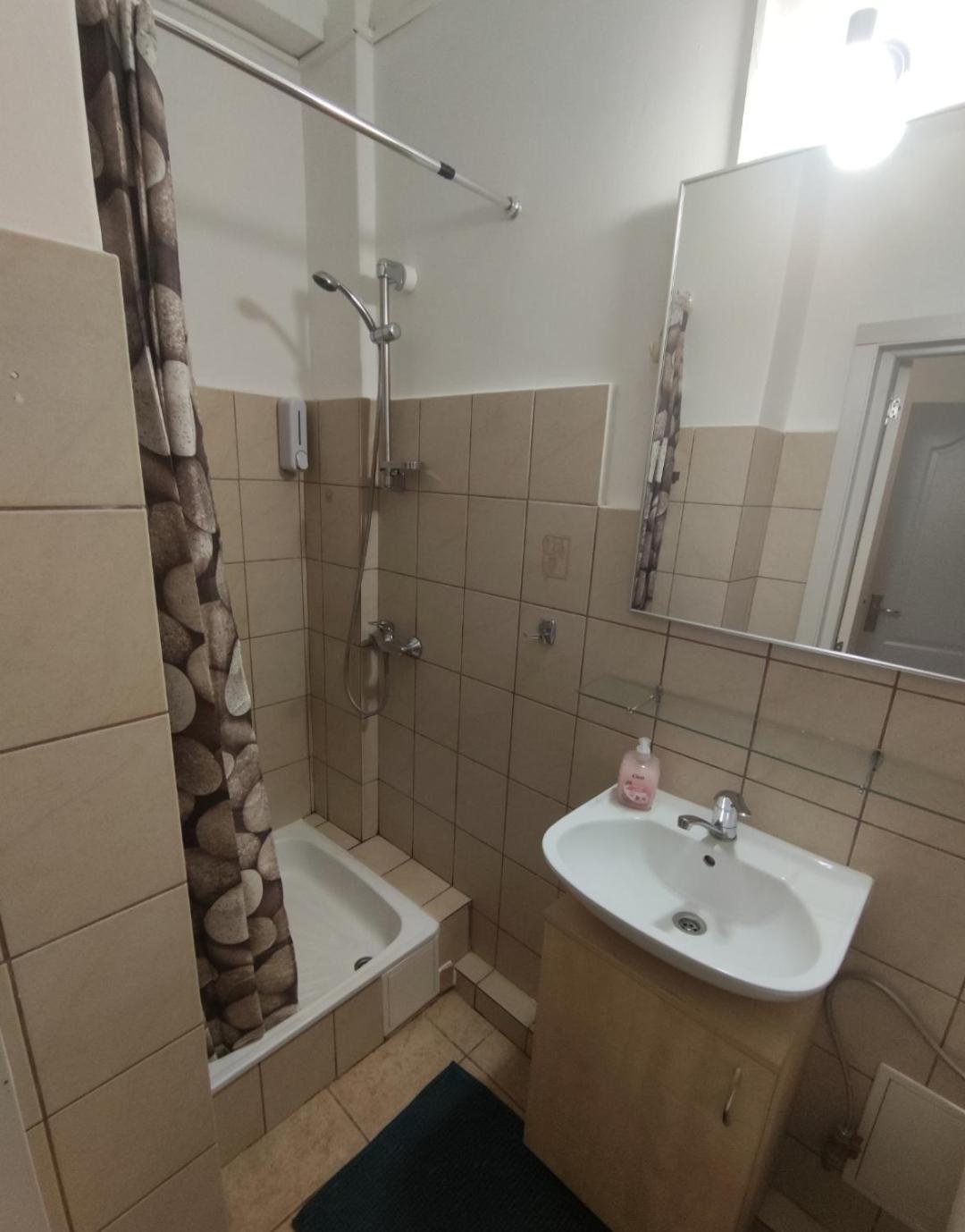 Christie'S 3 Central Apartment To Bucarest Bagian luar foto