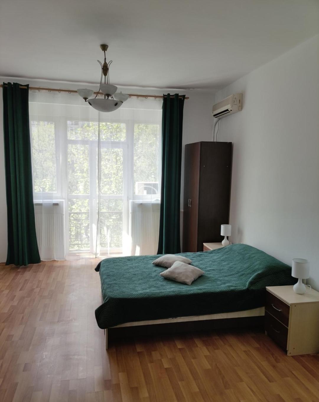 Christie'S 3 Central Apartment To Bucarest Bagian luar foto